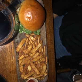 Ché - Chicken sandwich and fries - Argentine Near Me - Cincinnati, Ohio
