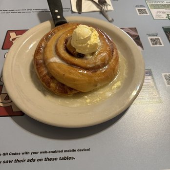 Starvin' Arvin's - Cinnamon Roll - American Near Me - Montrose, Colorado