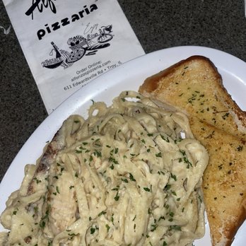 Alfonzo's Pizzeria - Fettucine with chicken + garlic bread - Pizza Near Me - Troy, Illinois Alfonzo's Pizzeria - Fettucine with chicken + garlic bread - Pizza Near Me - Troy, Illinois