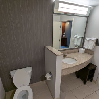 Courtyard High Point - Inside Room 419. 4th (top) floor. Bathroom. Toilet, sink, and mirror. - Hotels Near Me - High Point, North Carolina Courtyard High Point - Inside Room 419. 4th (top) floor. Bathroom. Toilet, sink, and mirror. - Hotels Near Me - High Point, North Carolina