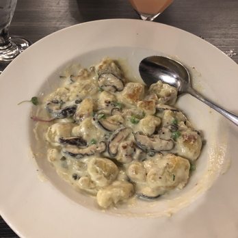 Cliff Dining Pub - Sushi Bars Near Me - Draper, Utah