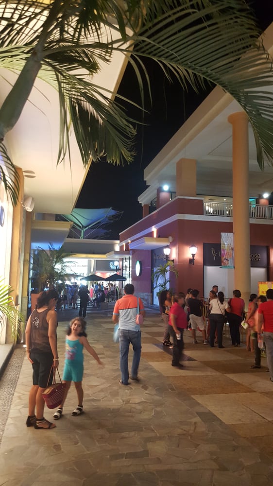 La Isla Shopping Village
