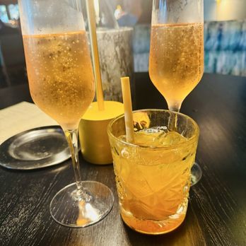 Inman Social - Sparkling rosé and wesley's gin and tonic - Italian Near Me - Cleveland, Tennessee Inman Social - Sparkling rosé and wesley's gin and tonic - Italian Near Me - Cleveland, Tennessee