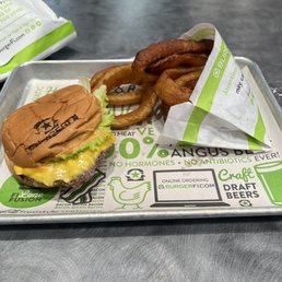 Cheeseburger with greasy onion rings Cheeseburger with greasy onion rings