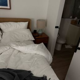 Hotel bed and distance from the toilet Hotel bed and distance from the toilet