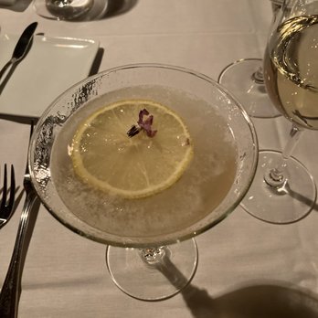 The Lakefront Restaurant - Cocktail Bee's knees - American Near Me - Mammoth Lakes, California The Lakefront Restaurant - Cocktail Bee's knees - American Near Me - Mammoth Lakes, California