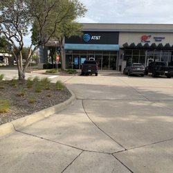 AT&T Store - Avoid on the weekends