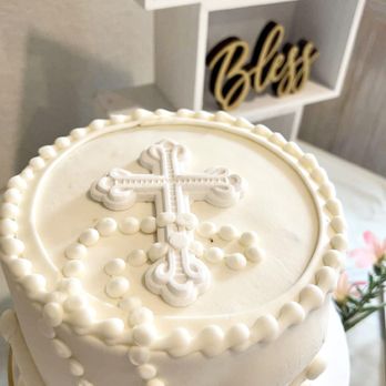 Mulberries Cake Shop - 6 in marble with cream cheese frosting and fresh strawberry fillings - Bakeries Near Me - Brighton, Colorado Mulberries Cake Shop - 6 in marble with cream cheese frosting and fresh strawberry fillings - Bakeries Near Me - Brighton, Colorado