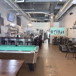 Cute Inside w/ one pool table