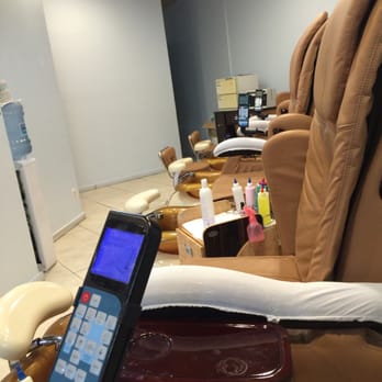 Brianna Nail - The massage chairs are wonderful! - Nail Salons Near Me - Honolulu, Hawaii
