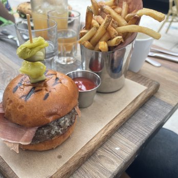 Ainslie - Ainslie Burger - Beer Gardens Near Me - Brooklyn, New York