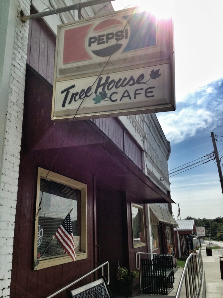 TREE HOUSE Updated September 2024 215 N Macon St, Bevier, Missouri