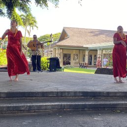 Hula complimentary show Hula complimentary show