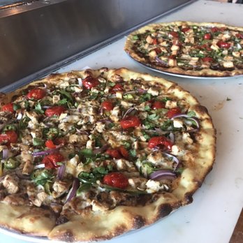 Campbell Pizza - Chicken tikka vs Paneer tikka! - Pizza Near Me - Campbell, California