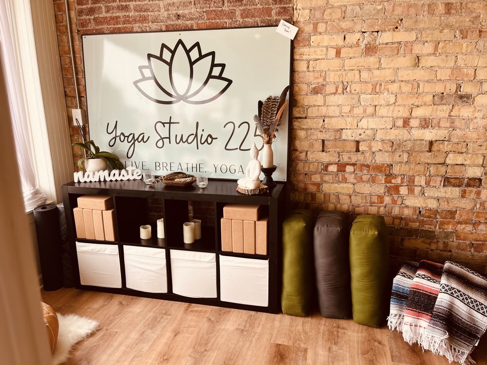 YOGA STUDIO 225 Updated September 2024 Request Information 124 N