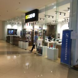 Egghead - Huge store for audiophiles near the main wing