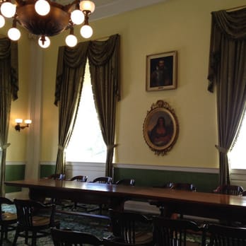 Virginia State Capitol - Landmarks & Historical Buildings Near Me - Richmond, Virginia