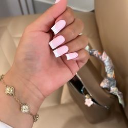 AMOR NAIL LOUNGE - The perfect French tip