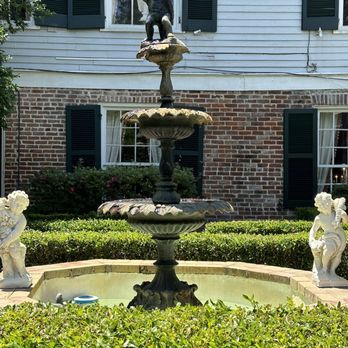 The Burn Luxury Inn - Fountain in the courtyard at The Burn - Hotels Near Me - Natchez, Mississippi The Burn Luxury Inn - Fountain in the courtyard at The Burn - Hotels Near Me - Natchez, Mississippi