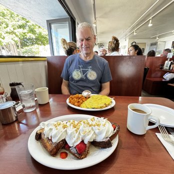 Eggs 'n Things - Waikiki Beach Eggspress - Hawaiian Sweet Bread French Toast - Breakfast & Brunch Near Me - Honolulu, Hawaii