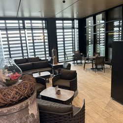 Mineralbad - Spa lobby for WiFi/bistro tables/breaks between services and soaking.