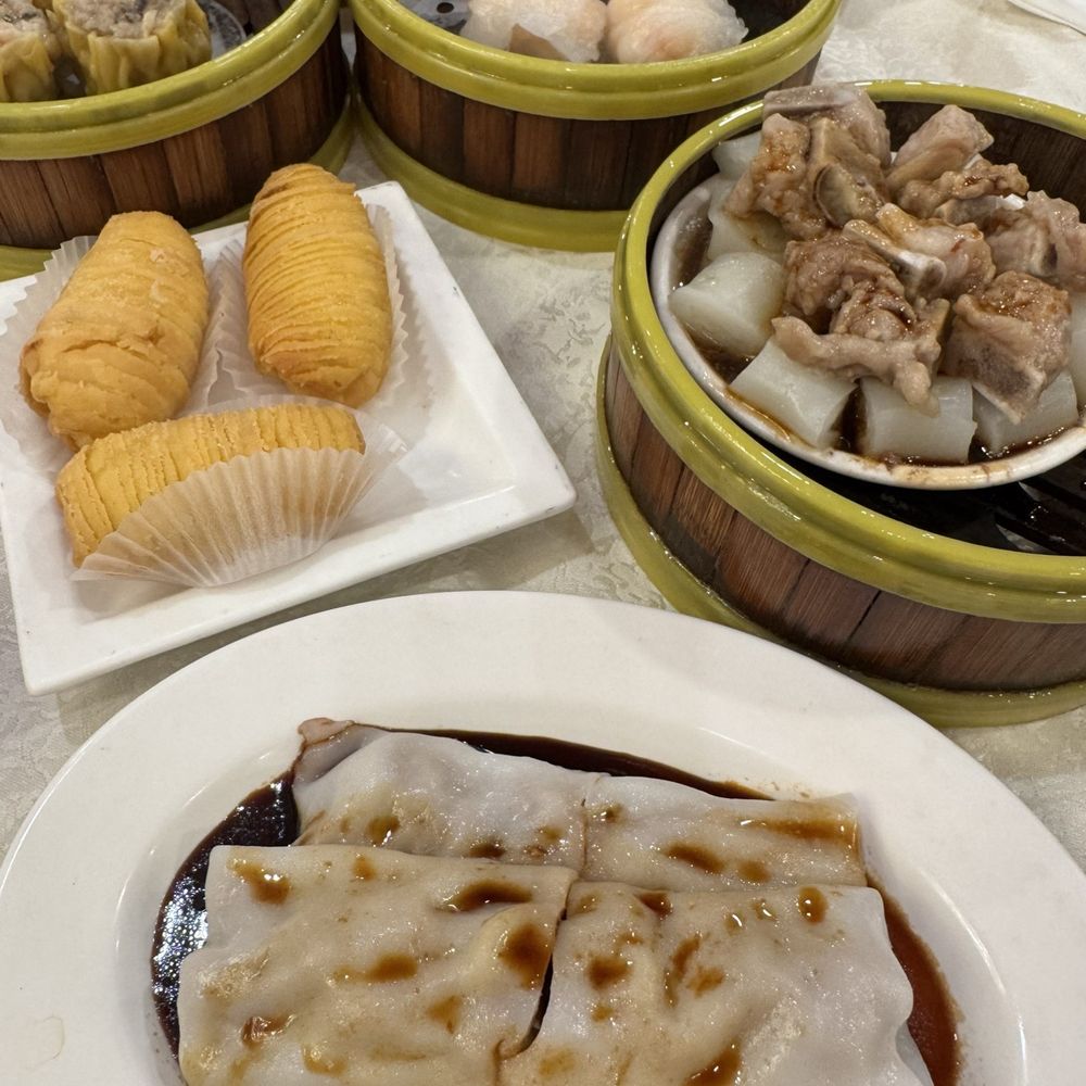 New Mulan Seafood Restaurant - Top: shiumai dumplings, crystal shrimp dumplings, durian puffs, black bean pork spareribs, minced beef rice rolls - Dim Sum Near Me - Flushing, New York New Mulan Seafood Restaurant - Top: shiumai dumplings, crystal shrimp dumplings, durian puffs, black bean pork spareribs, minced beef rice rolls - Dim Sum Near Me - Flushing, New York