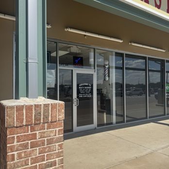 Mai's Barber - Front of the shop, extremely clean and professional - Barbers Near Me - Cypress, Texas