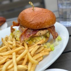 Fred's Garage - Salmon burger