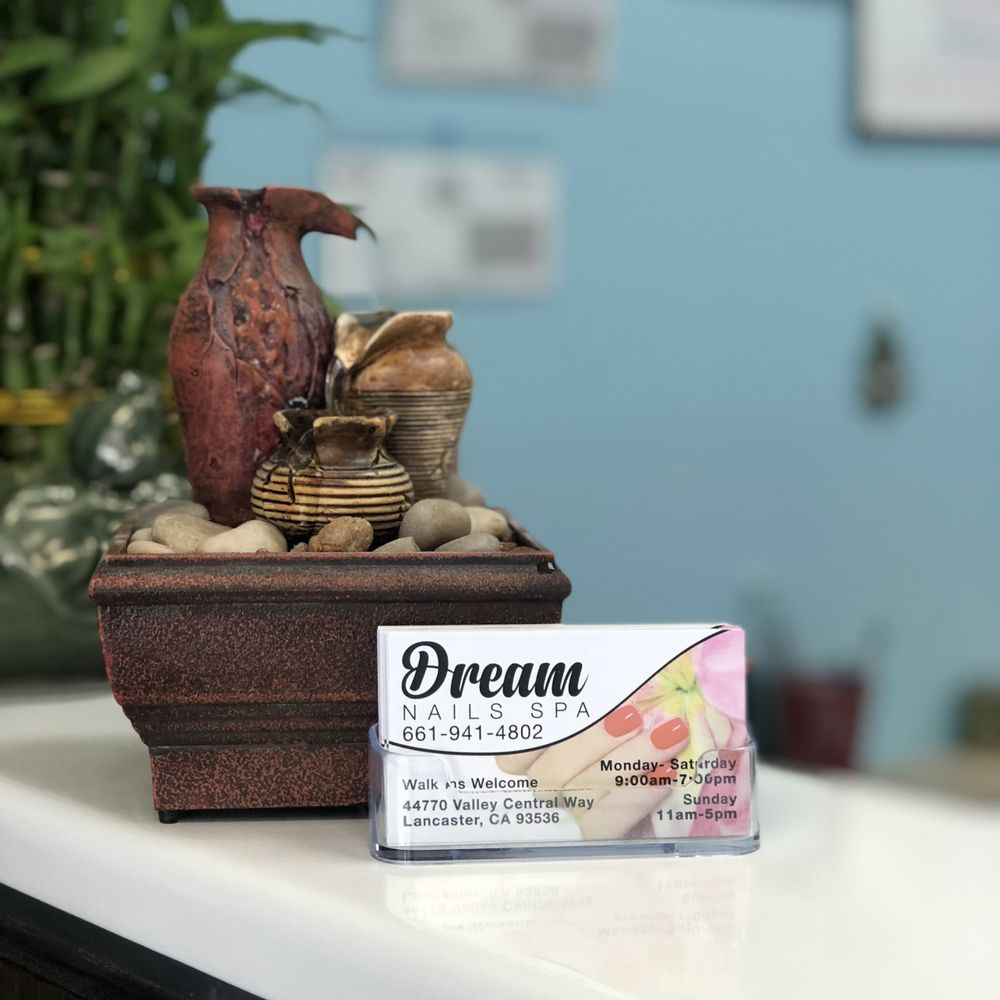 Dream Nails & Spa Logo