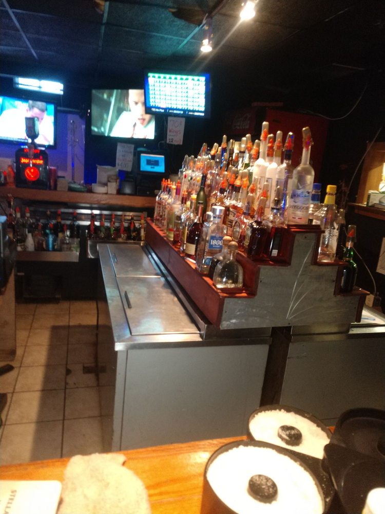 FIELD HOUSE PUB 305 Lyon Ave, East Providence, Rhode Island Bars