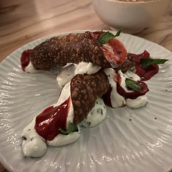L'Oca d'Oro - cannoli - Italian Near Me - Austin, Texas