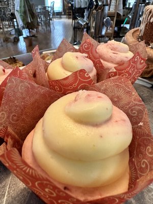 Dot’s Market by null