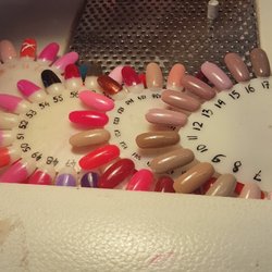 AJ Nails - Mange farger å velge mellom