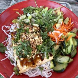 Vui's Bowl with Noodles and Tofu