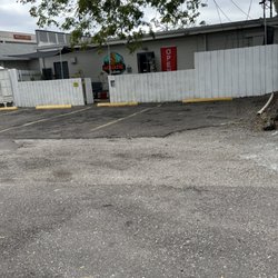Aquatic Galleria - Entrance is behind the building