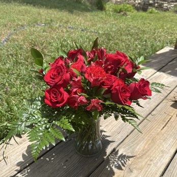 Flowers of Naples - Flower arrangement - Floral Designers Near Me - Naples, Florida Flowers of Naples - Flower arrangement - Floral Designers Near Me - Naples, Florida