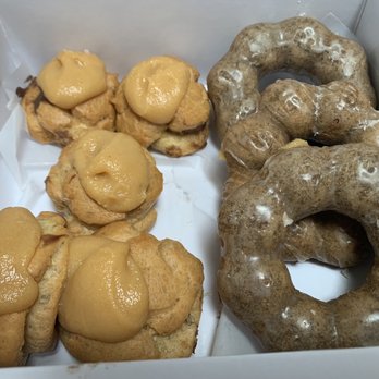 Liliha Bakery - Bakeries Near Me - Honolulu, Hawaii