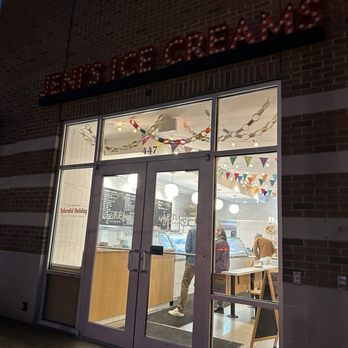 Jeni's Splendid Ice Creams - Ice Cream & Frozen Yogurt Near Me - Pittsburgh, Pennsylvania Jeni's Splendid Ice Creams - Ice Cream & Frozen Yogurt Near Me - Pittsburgh, Pennsylvania