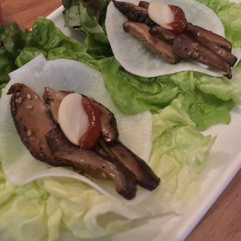Té - Korean Lettuce wraps shiitake mushroom - Asian Fusion Near Me - Toronto, Ontario