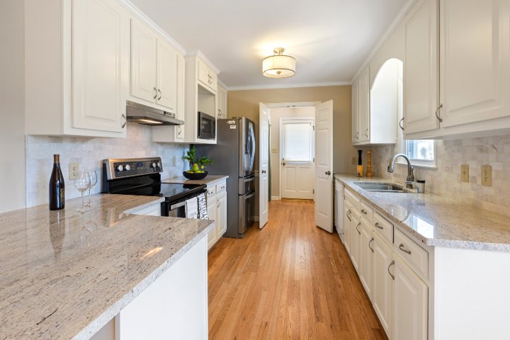 Natural Stone - countertop fabricator in Gurnee, IL