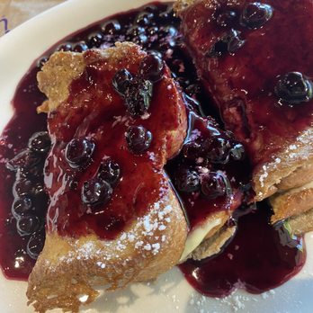 Huckleberry's - Huckleberry topping French toasts - Breakfast & Brunch Near Me - Sacramento, California