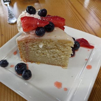 Bridgewater Bistro - Pound Cake - New American Near Me - Astoria, Oregon