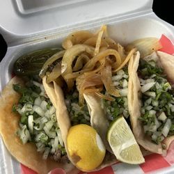 Ninos Taqueria y Mas - Steak tacos