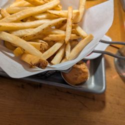 Troya - Good fries with sauce