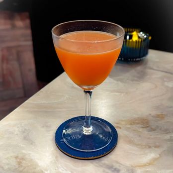 Senia - Cocktail Bars Near Me - Honolulu, Hawaii