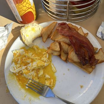 Kihei Caffe - Big breakfast #1 with eggs over easy, bacon, potatoes, and a biscuit. - Hawaiian Near Me - Kihei, Hawaii Kihei Caffe - Big breakfast #1 with eggs over easy, bacon, potatoes, and a biscuit. - Hawaiian Near Me - Kihei, Hawaii