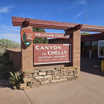 Canyon de Chelly National Monument - Welcome center sign - Parks Near Me Canyon de Chelly National Monument - Welcome center sign - Parks Near Me