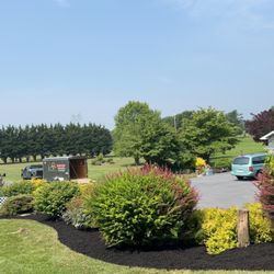 Brantner Lawncare - Mulch job