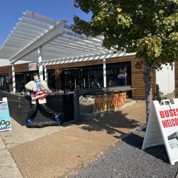 Boulevard Souvenirs - 10/24/24 FYI, exterior and entrance - Gift Shops Near Me - Memphis, Tennessee