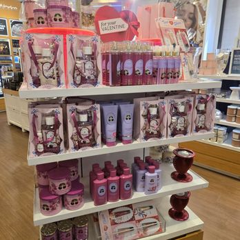 Bath & Body Works - Valentine's items - Cosmetics & Beauty Supply Near Me - New York, New York Bath & Body Works - Valentine's items - Cosmetics & Beauty Supply Near Me - New York, New York